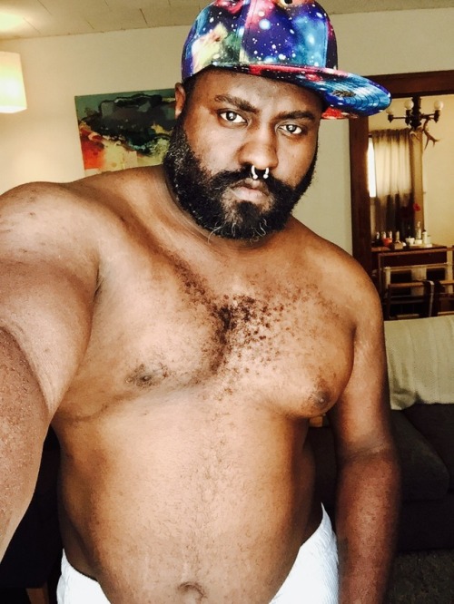 phantogrrr:It’s Tummy Tuesday. Also, I’m totally into you. @phantogrrr is fuckin’ 