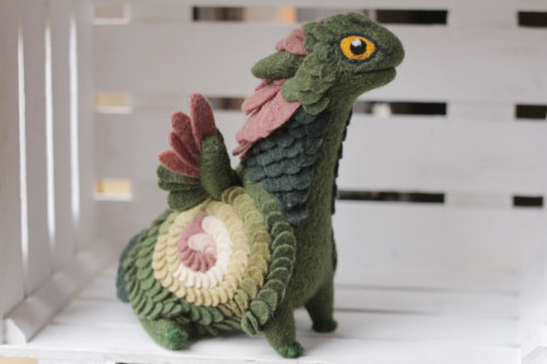 kohakuhime:macabrelucanidae:punk-rock-trolls:sosuperawesome:Needle felted creatures and pumpkins fro