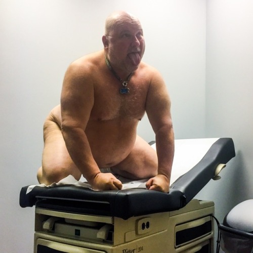 wooferstl:  quarterly vet check for #SIRshappymutt - all good #’s PLUS the vet cleared it for ringing, marking and/or anything else SIR might have planned for HIS pup; the lube was labeled and"sterile" so that means it’s good for you, right?