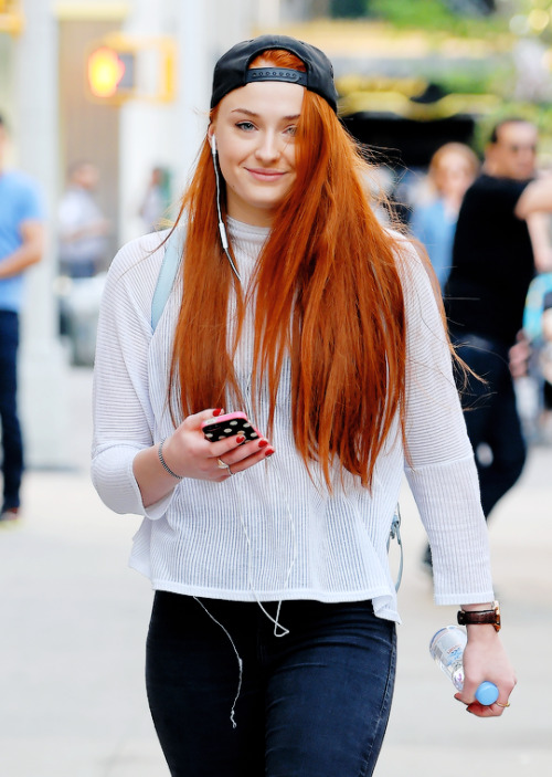 Porn Pics Sophie Turner out and about in NYC (May 3,