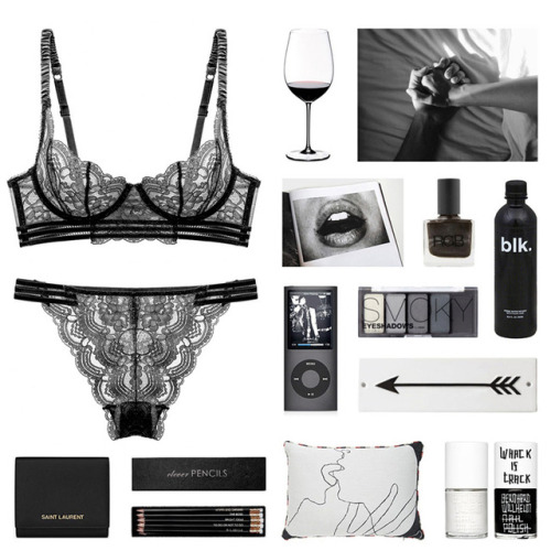 Be absolutely breathtaking with the Aria Unlined Transparent Bra Set. Delectably ornate, these are d