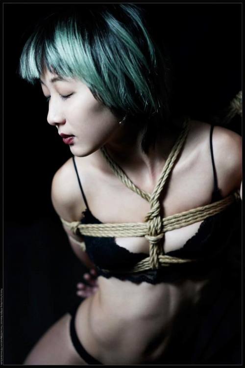 justscreenshots:Shibari MayaModel  有芳  Photo Franco Wang