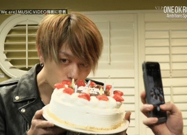 hakanakutomo:Toru and his birthday cakes
