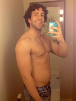 wellfedbros:  growingbro21:  bigdudesarehot: