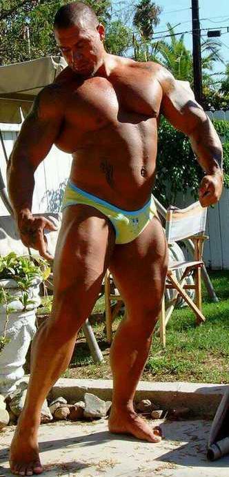 pecfreak:  Gotta touch the bulge…