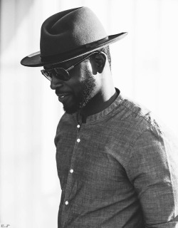 completewealth:  File under: Fedoras, Chambray, Sunglasses  Find More Dapper Looks At Complete Wealth Mag 