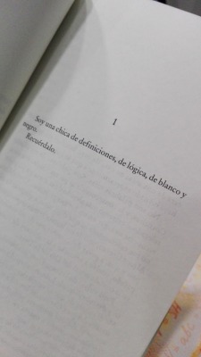 somospandaspordentroyporfuera:  Siempre recuérdelo, para que no digas después que no te lo advertí…-Una chica invisible. 