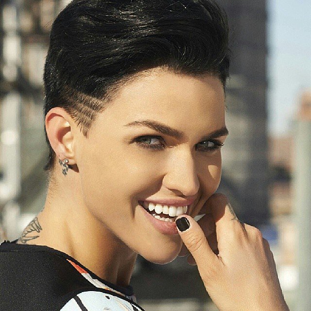beautifullyandrogynous:  thecausetm:  for-surie:  motorrboatingjesy:  so i saw a