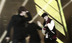 myunqdae-blog:           I’m Mr.H in da club, in my B BOY stance ~          