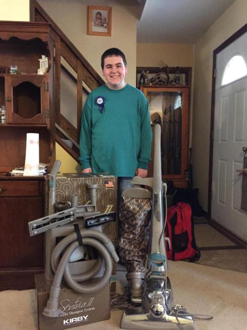 pardonmewhileipanic:roachpatrol:jumpingjacktrash:goodstuffhappenedtoday: Vacuum salesman invited to 