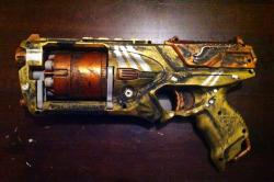 jonahderkson:  New steampunk gun that me