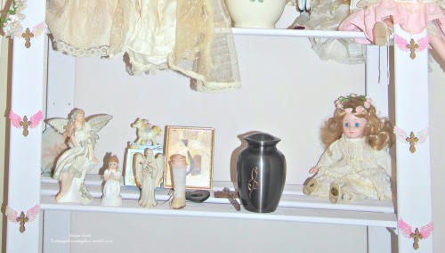 rottinggirlsrestingplace:  cowbabyteardrops framed lock of hair and balljointedghost angel <3 protecting my damiens ashes <3
