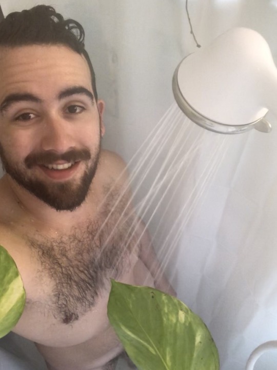 dizzyinparis: Welcome to my shower jungle 