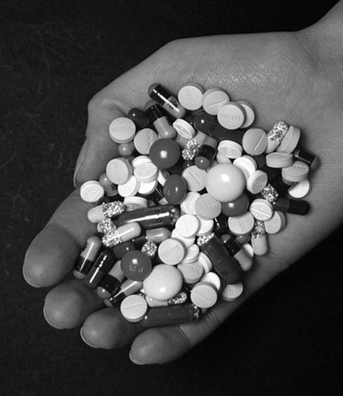 ihatemyself98:  i—cant—be—perfect—sorry:  littlegirl-whysosad:  a-perfect-suicid3:  miss-i-dont-care:     ~  ;  B&w *Trigger Warning* blog  