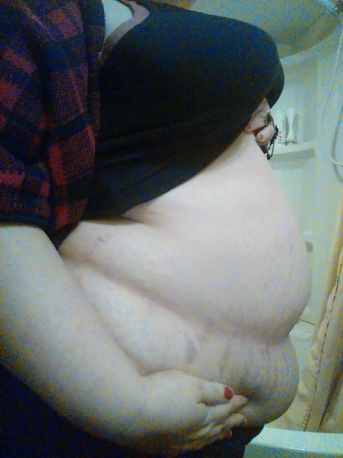 Porn photo rollsofdestiny:  More tummy from my last