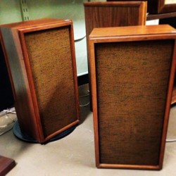 KLH Seventeen Stereo Speakers #rewindaudio #klh #klhspeaker#vintage #vintagespeakers #hifi #audiophile #stereophile #vinyl #eaglerock #echopark #sandiego #silverlake #losangeles #hollywood #highend #newyork #newjersey #chicago #classic #classicaudio