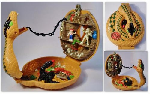 kidcore-toybox: 1990s Mighty Max (“polly pocket for boys”)