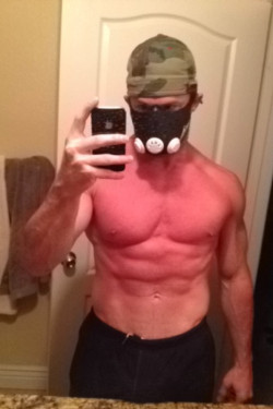 @findevan: Sup y'all. Just working out at home. Totally normal. Nothing to see here&hellip;. #elevationtrainingmask http://twitpic.com/d3eesjDame Evan looking HOT!!!Post from @findevan on Twitter (via Scope)