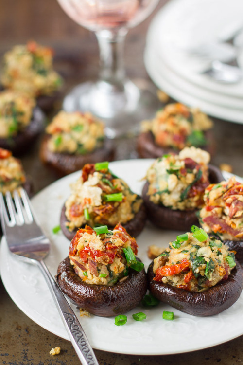 awesomefitnessrecipes:Spinach, Sun-Dried Tomato & Smoke Almond Stuffed MushroomsLove healthy foo