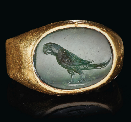 A Roman gold and green chalcedony finger ring with a parrotRoman 1st century BC to 1st century AD  F