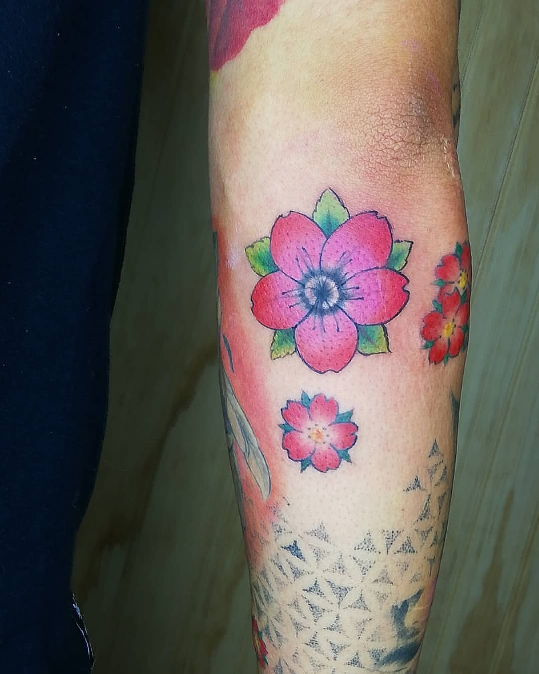 B.U.A Momento Mori Tattoo Studio... — #flor #cerezo uno nuevo y color para  unas...