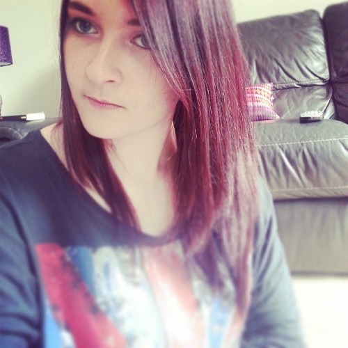 Ohai ouo Im red/pink/purple depending on the light #hair #dyed #red #purple #selca #selfie