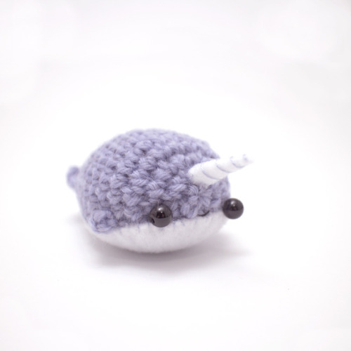 Mini amigurumi narwhal crochet pattern.