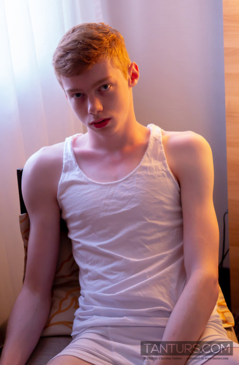 tanturs: If you want to see me without my underwear, go to onlyfans.com/tanturs and foll