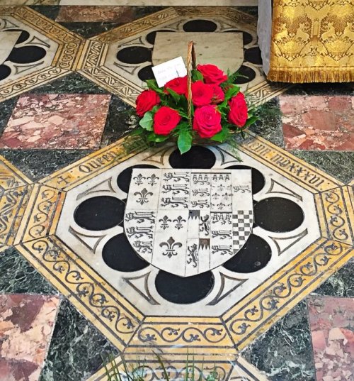 peremadeleine: Floral tributes marking the anniversary of Anne Boleyn’s execution, 19 May, at variou