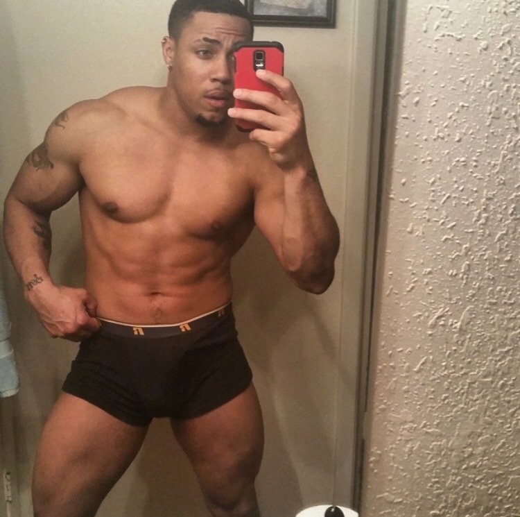 adirtylilsecretsstuff:  He’s transphobic, an idiot and he has a little dick….sad