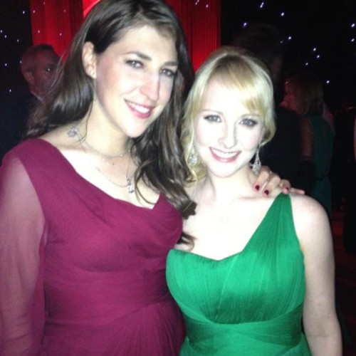 thesublimeiseverywhere:  #friendship #mayimbialik and #melissarauch #amyfarrahfowler and #bernadettewolowitz #thebigbangtheory #tbbt #colour