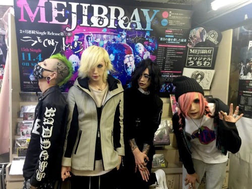 enchantingmoon: MEJIBRAY’s in-store event at Jishuban Club on Dec. 03rd, 2015.