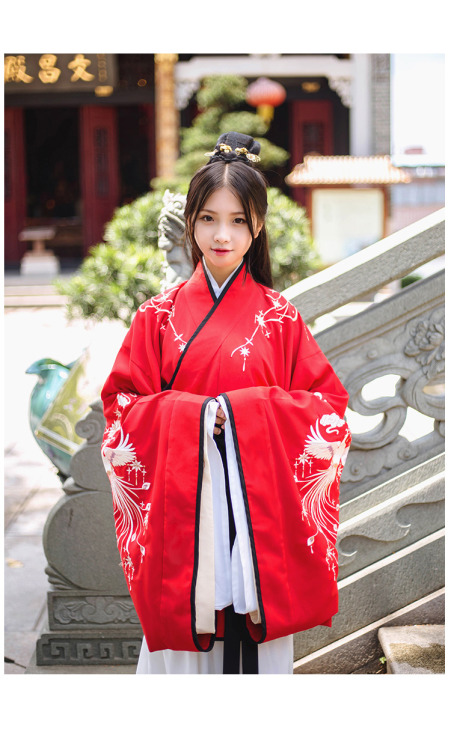 Traditional Chinese Hanfu - Type: Quju/曲裾 (curved-hem robe) with embroidered phoenixes from 汉尚华莲.