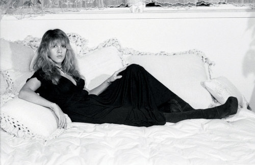 twixnmix: Stevie Nicks photographed by Ken Regan in her bedroom for People Magazine’s 25 Most Intrig