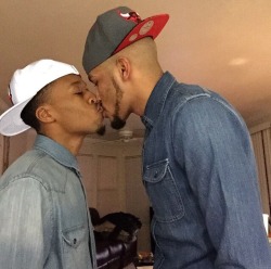 flyboi777:  sexnthecloset:Gay Couple