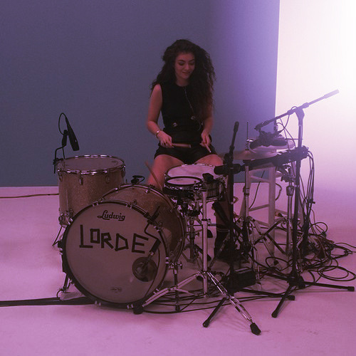 aurahe:  lorde u hot thing  Kiwi as….