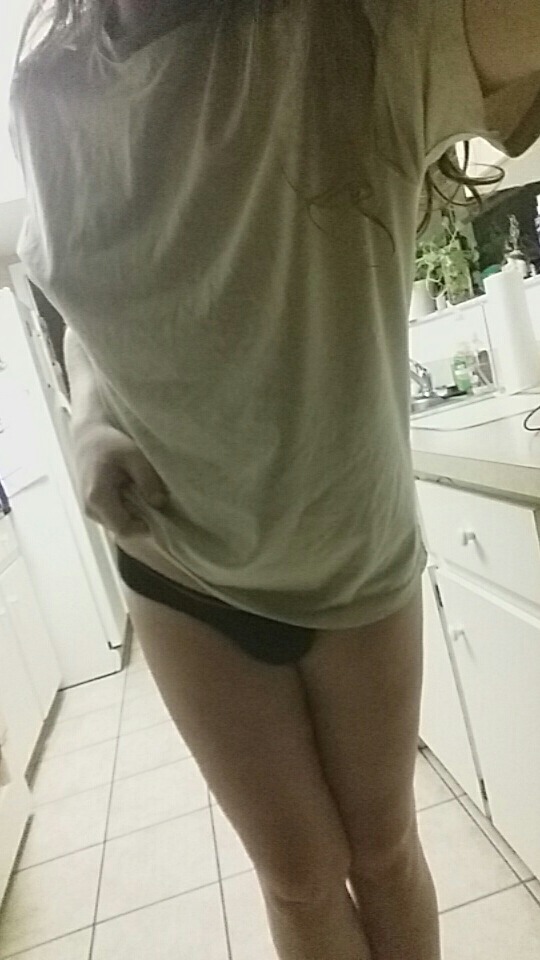 problematicgirldick:  rail me on the kitchen counter 