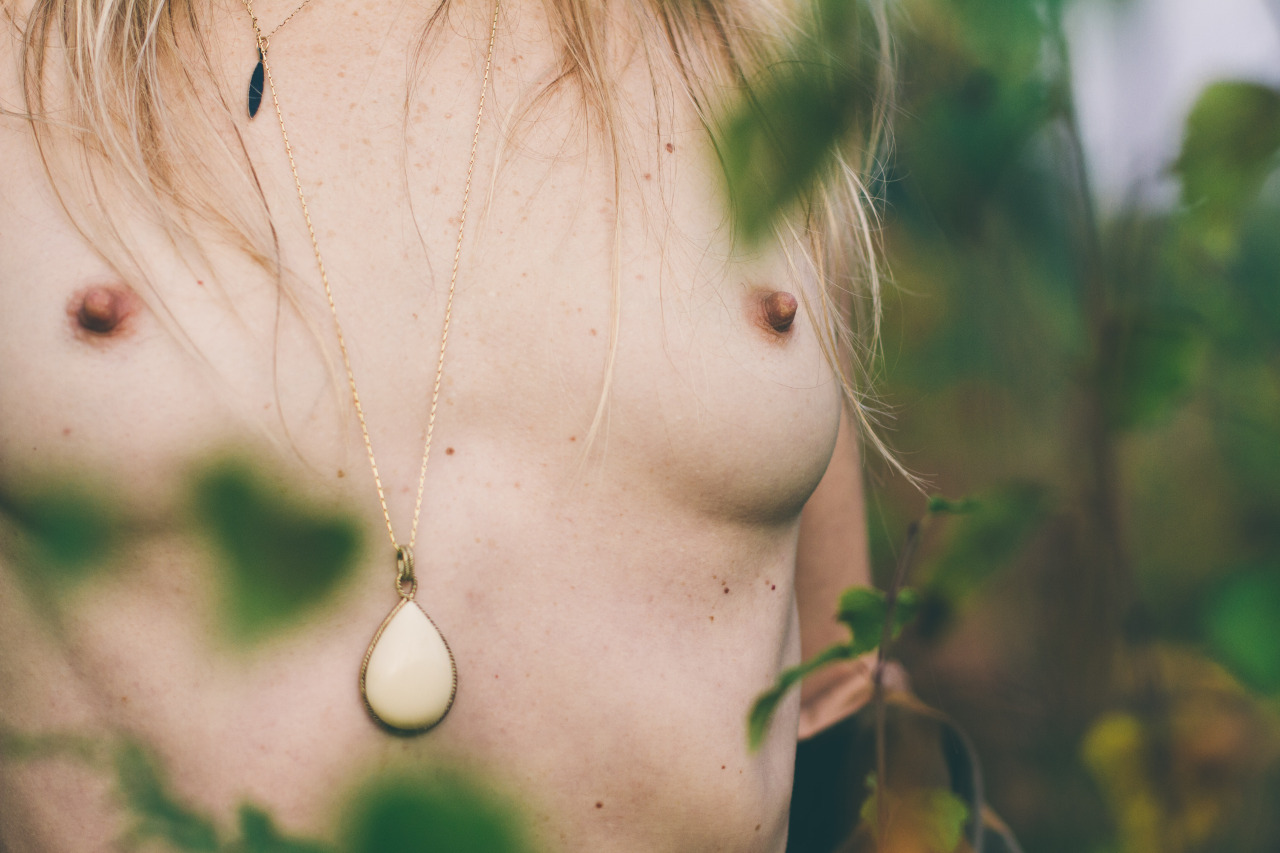 naked-yogi:  slide-2-unlock:  autumn fern  armpit hair love.