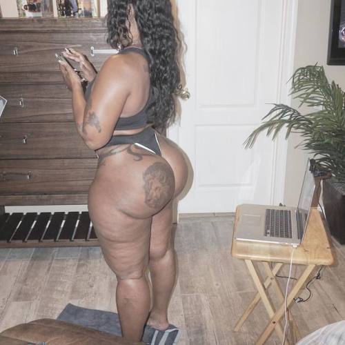 Join onlyfans.com/cherokeedass for chance to win date wit me join today and the price is half off