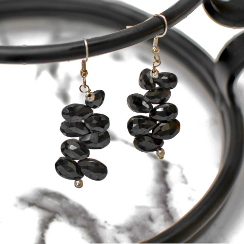  This pair of long dangle earrings is perfect for the gothic lover! They are a captivating pair of b