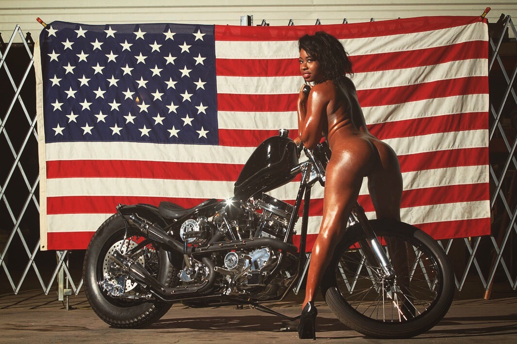 lameilleurrr:  A little motorcycle crazy!!😉 pic taken by @chopperdaves