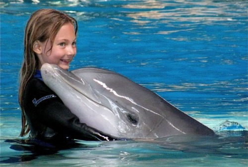 Girls n’ Dolphins