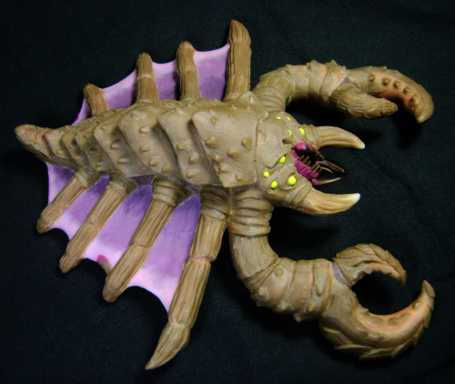 I present a “Drone” of the Zerg species in flexible paste (Porcelanicron) it is 15 cm wi