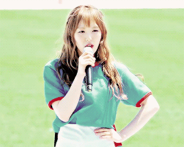 wendy singing something kinda crazy.
