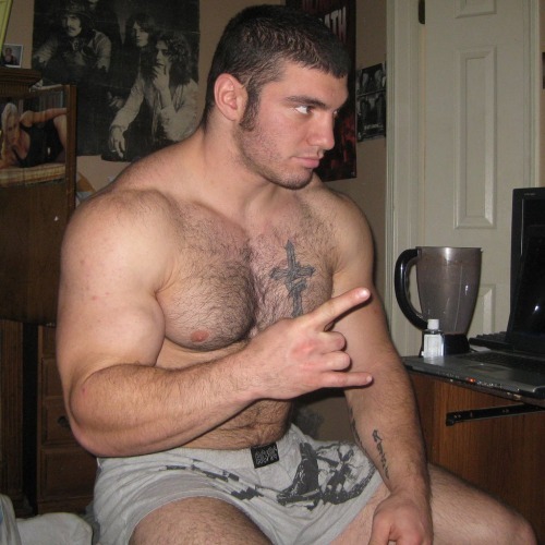 hairymacho:  http://hairymacho.tumblr.com