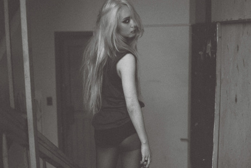 Porn Pics :  [HQ] Krystal “Red Light” concept photo