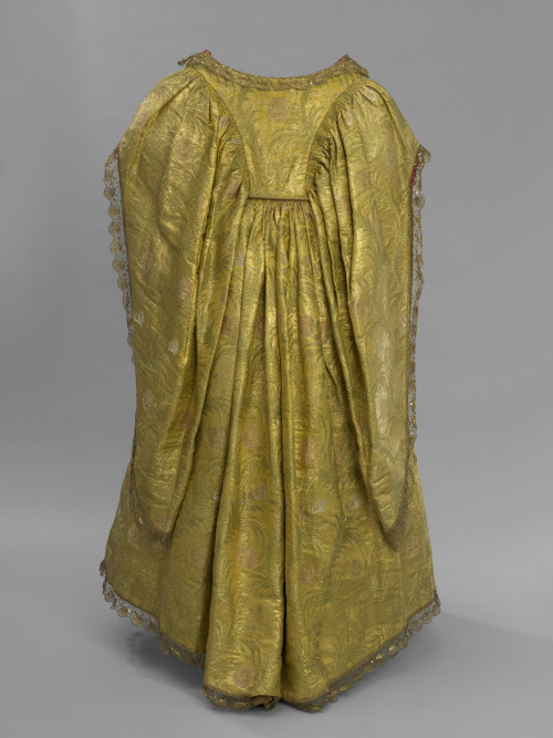 fripperiesandfobs: Supertunica worn by Queen Victoria at her coronation, June 28, 1838. Depicted in 