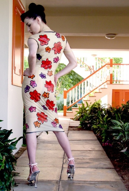 alternative-pinup:  Alternative Pin Up Follow us at : http://alternative-pinup.tumblr.com/ 