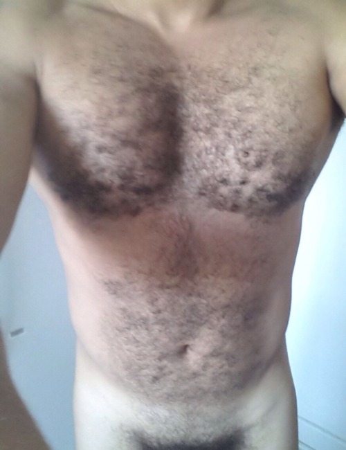 mapo55:  Hola   Hairy sexy man with great looking pecs - WOOF my kind of man.