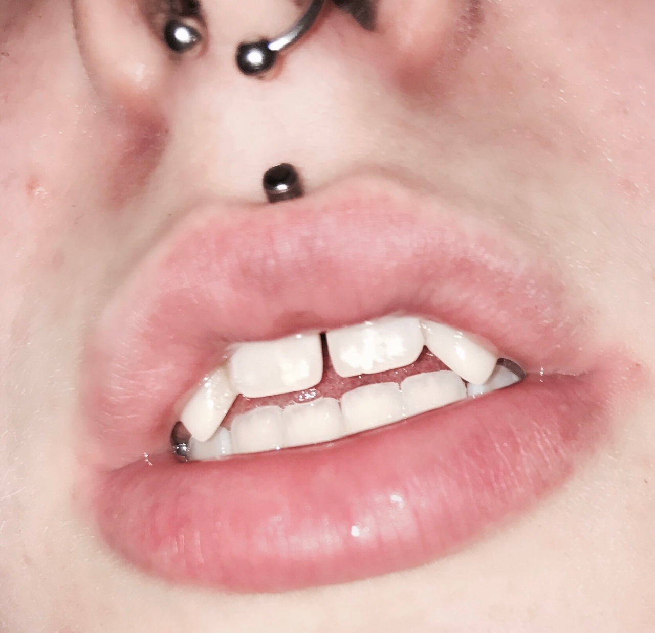 braatphomet:  my lil vampire teef make me so happy 🖤🦇